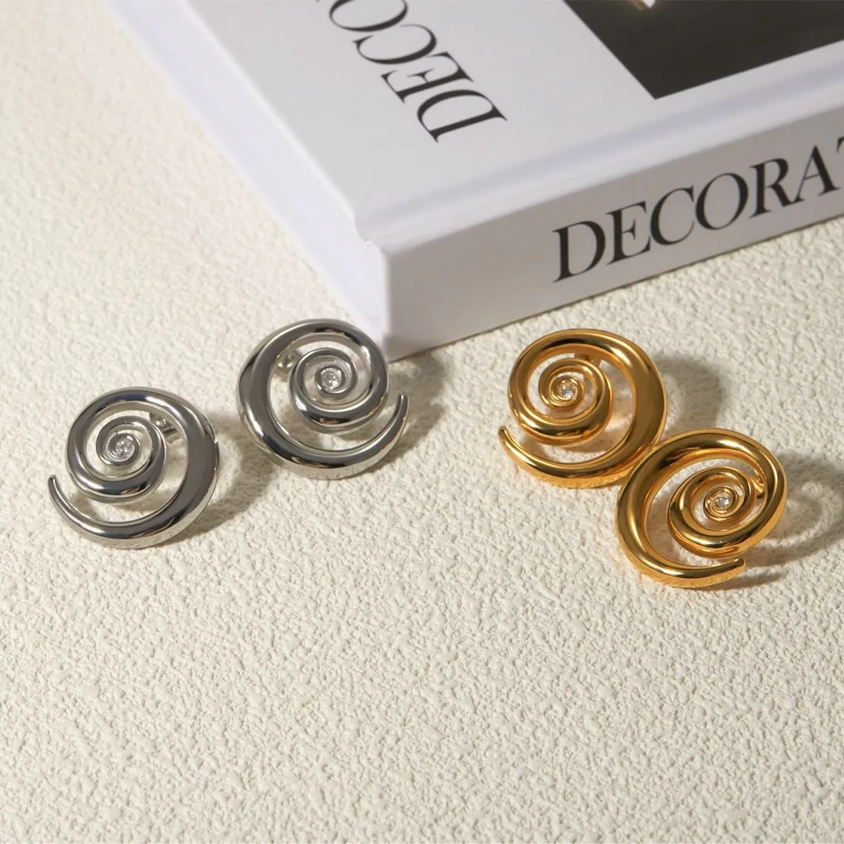 18k gold fashionable swirl diamond design simple style earrings