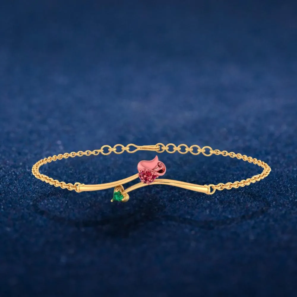 An Exquisite 22k Gold Bracelet Featuring A Green Stone And A Yellow-shaped Pattern