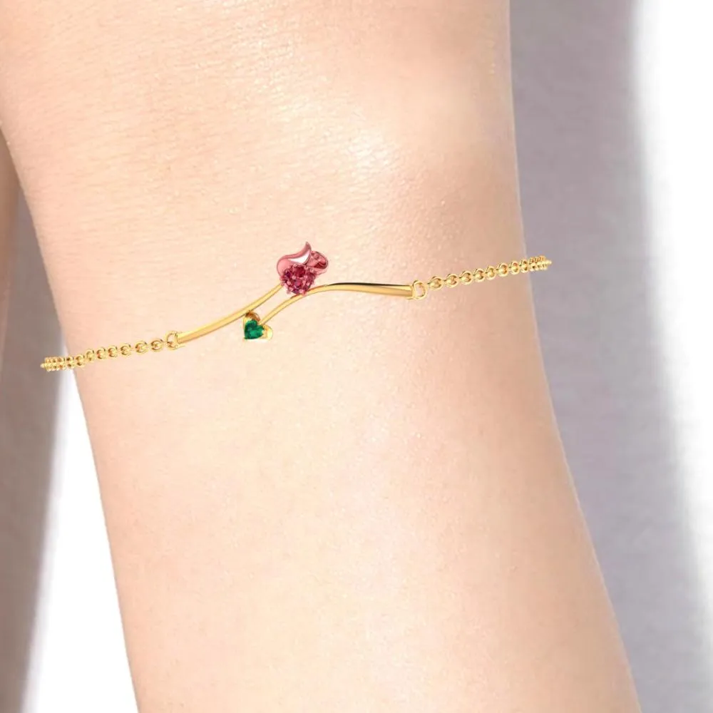 An Exquisite 22k Gold Bracelet Featuring A Green Stone And A Yellow-shaped Pattern