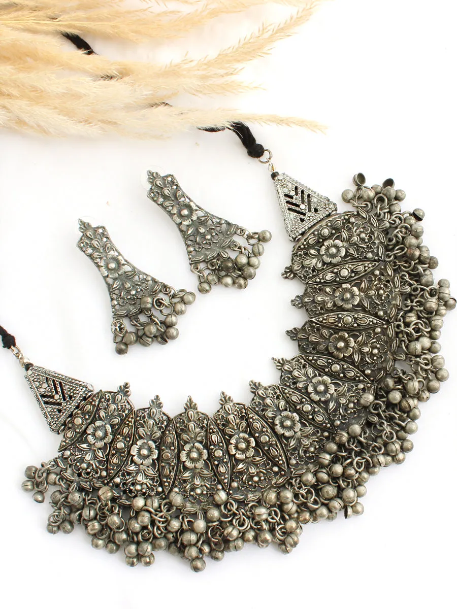 Delisha Necklace Set