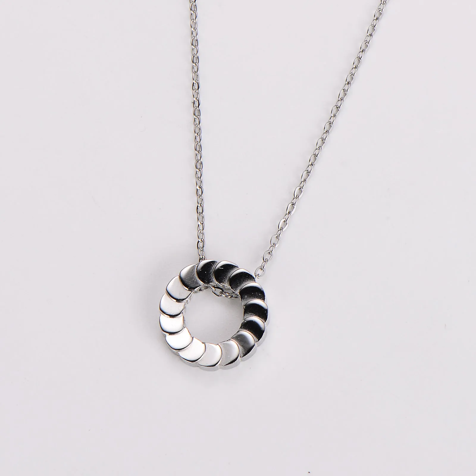 Elegant Circle Stainless Steel Electroplating Necklaces