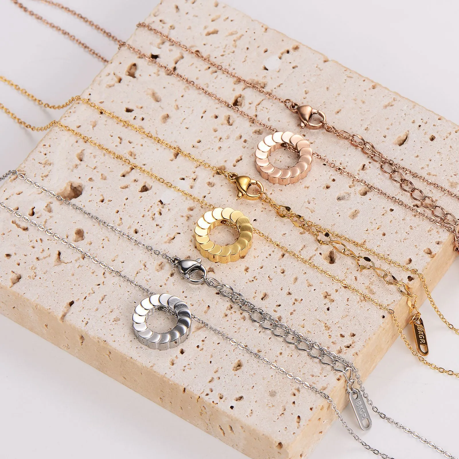 Elegant Circle Stainless Steel Electroplating Necklaces