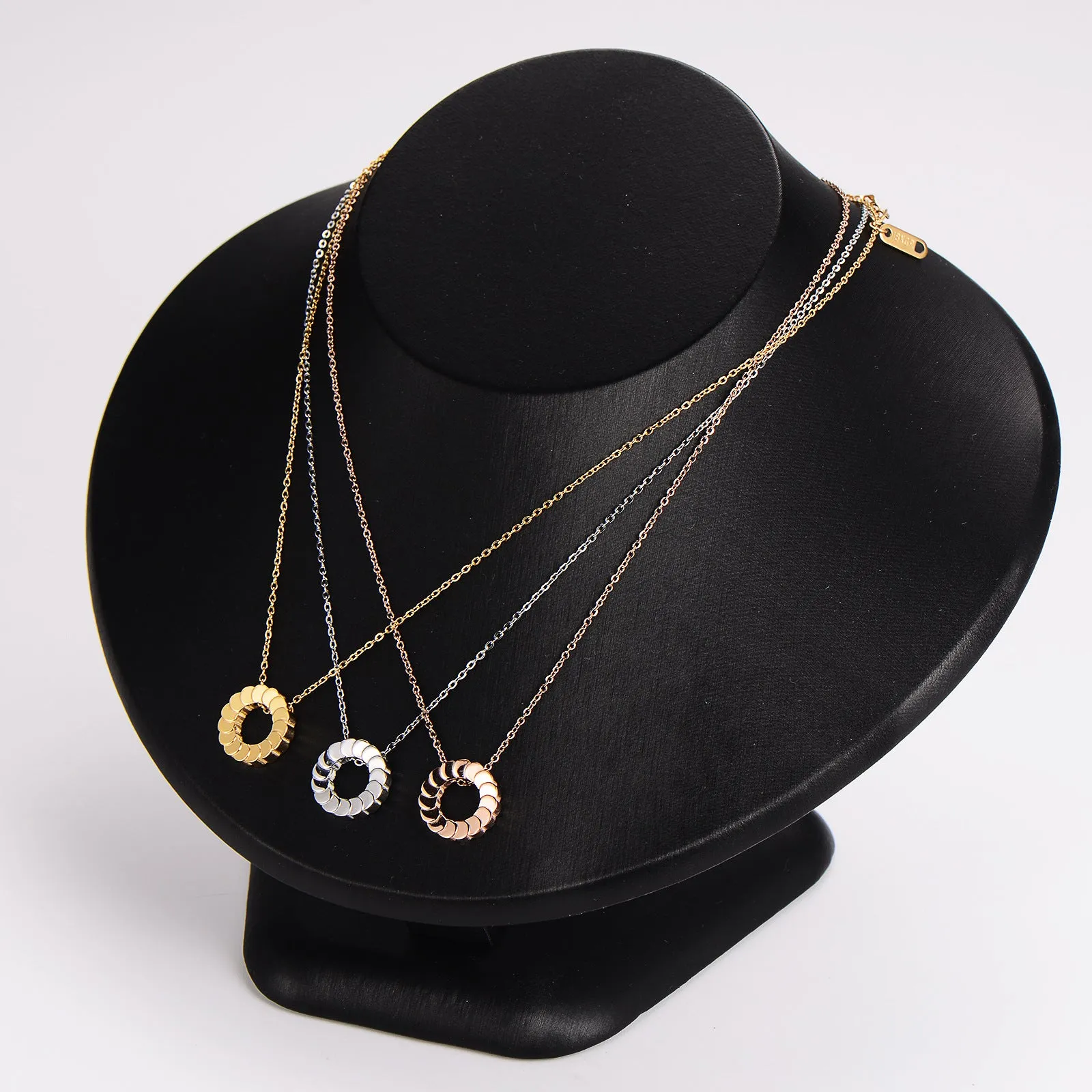 Elegant Circle Stainless Steel Electroplating Necklaces