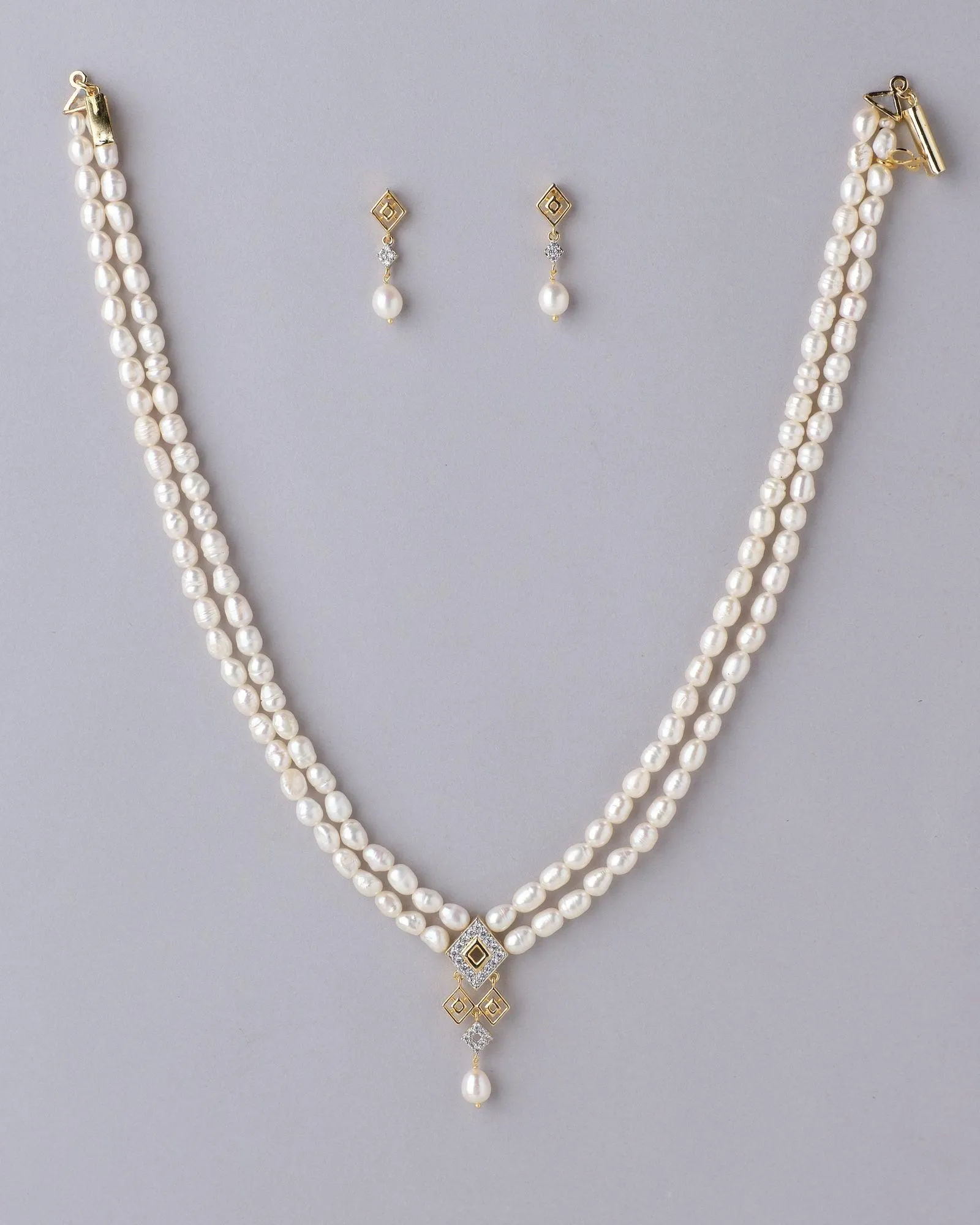 Elegant Pearl Necklace Set