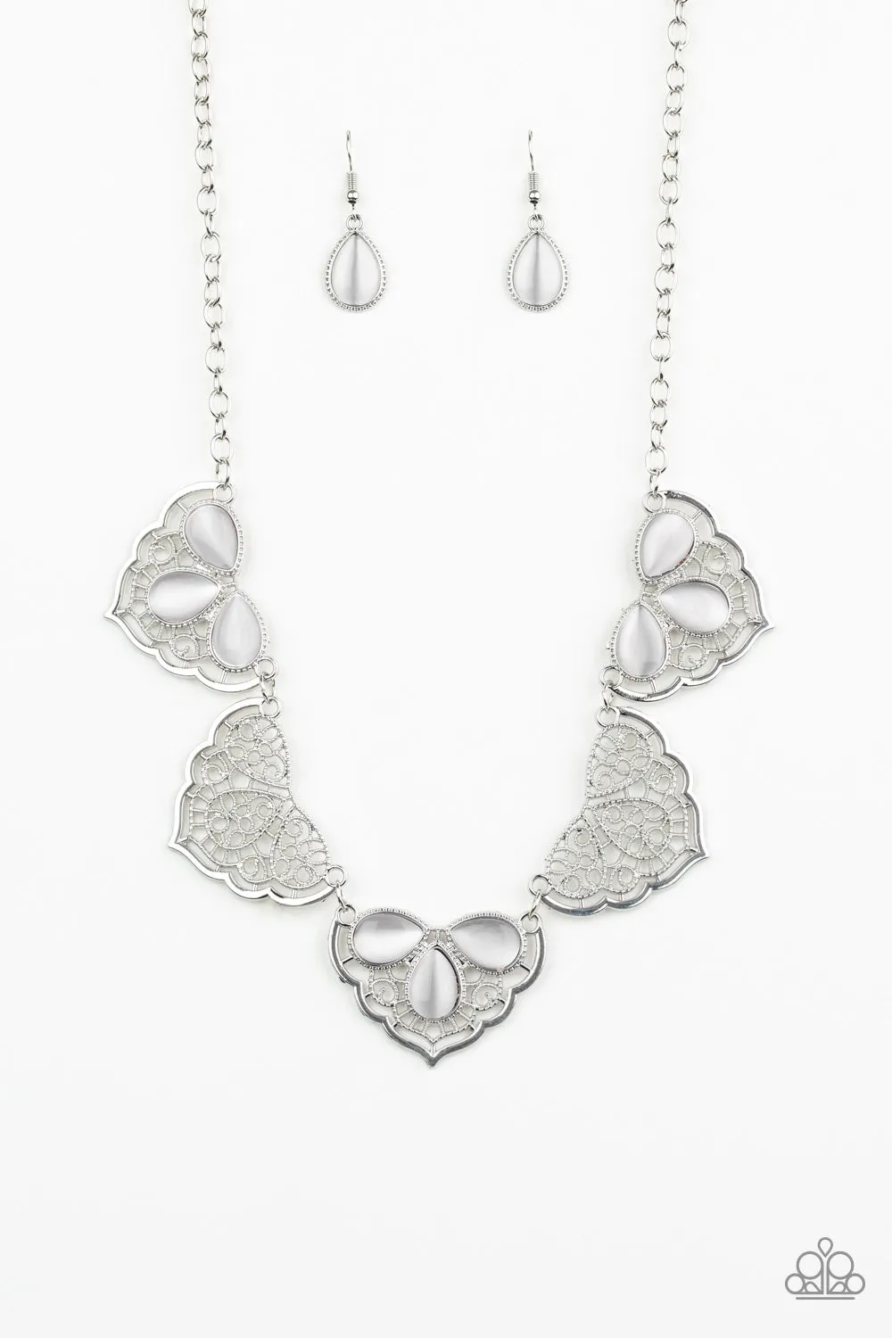 Paparazzi East Coast Essence White Necklace Set