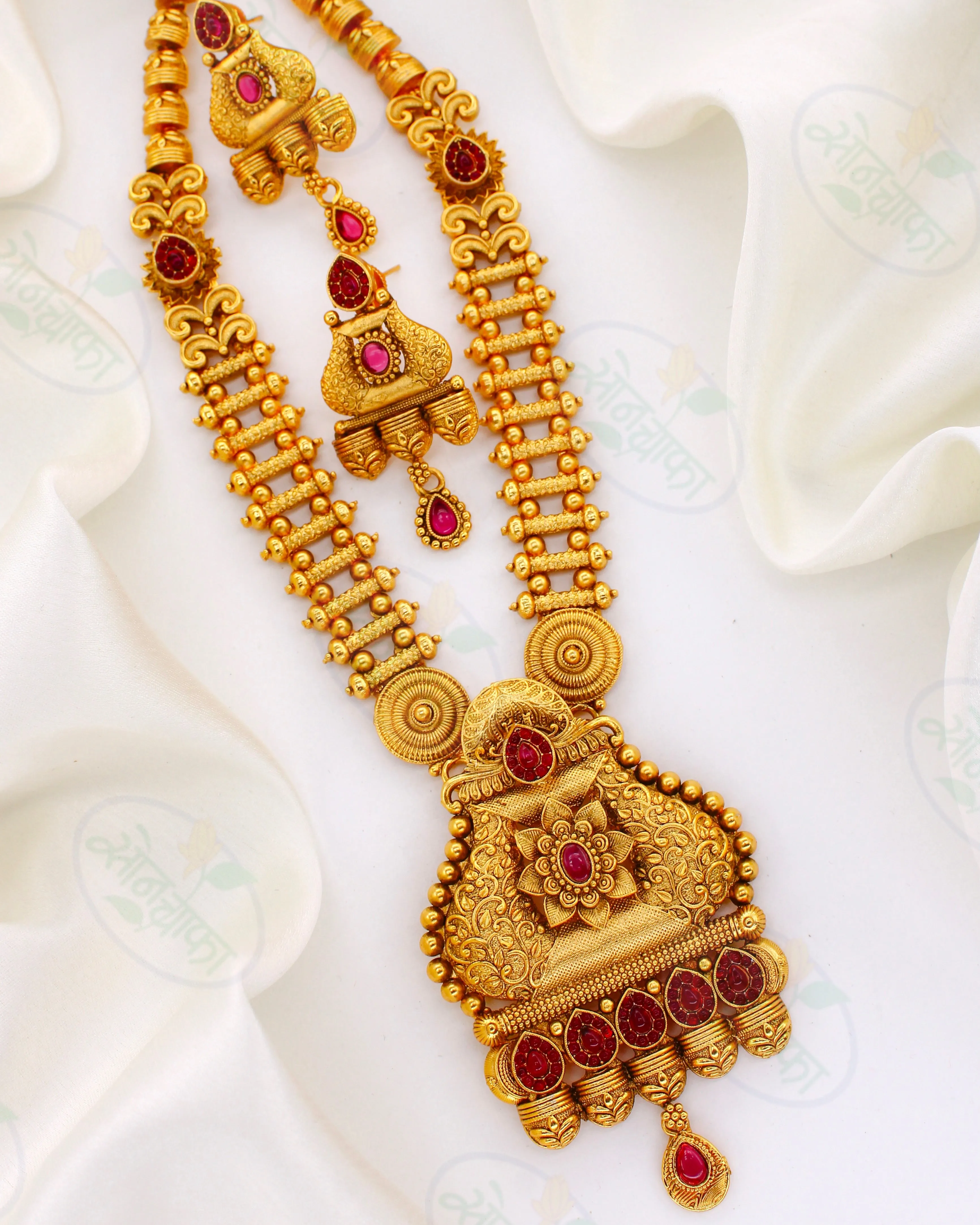 PRETTY ELEGANT AHILYA NECKLACE