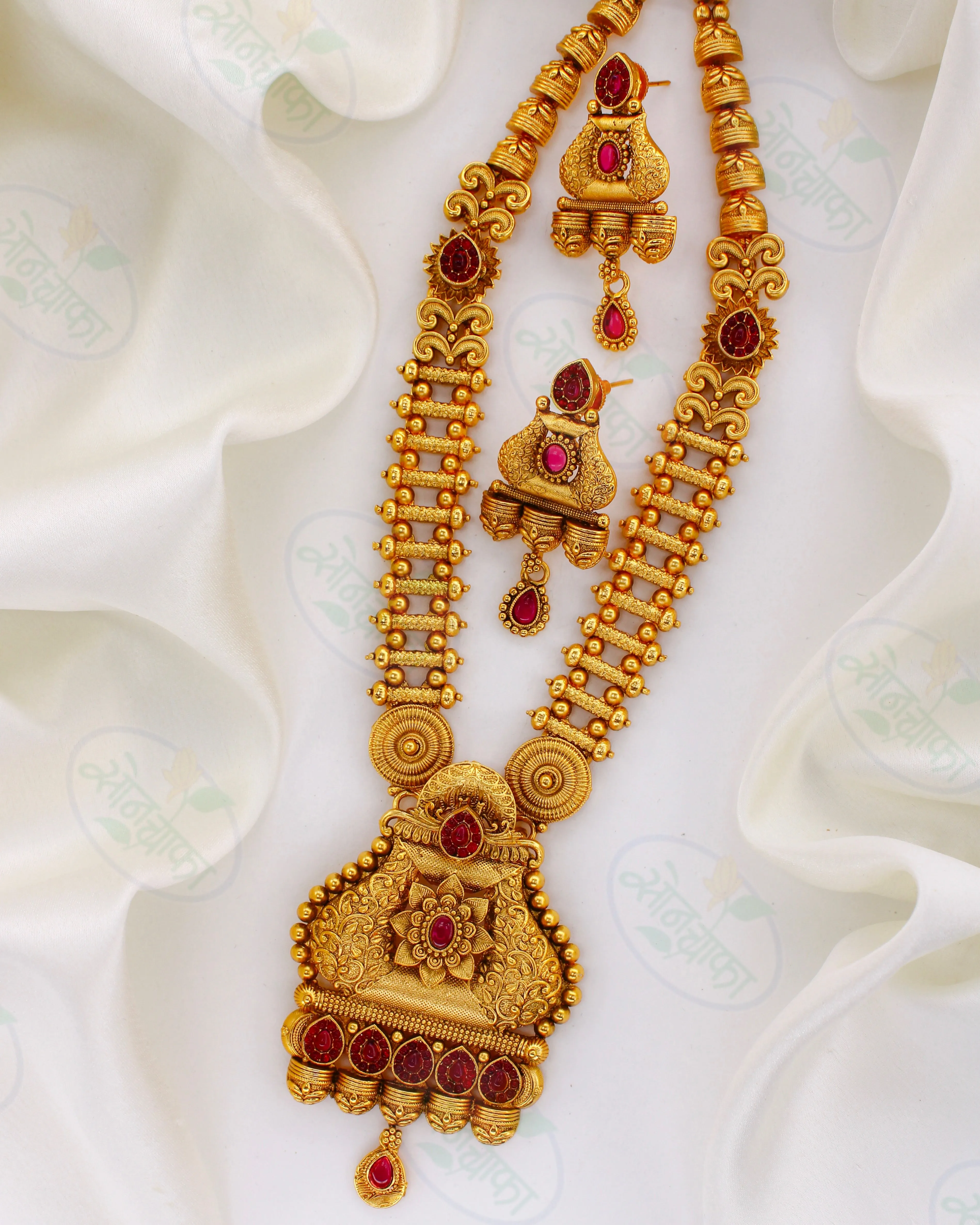 PRETTY ELEGANT AHILYA NECKLACE